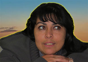 Katia che si presta a fare uno sguardo alla Carlo Verdone.